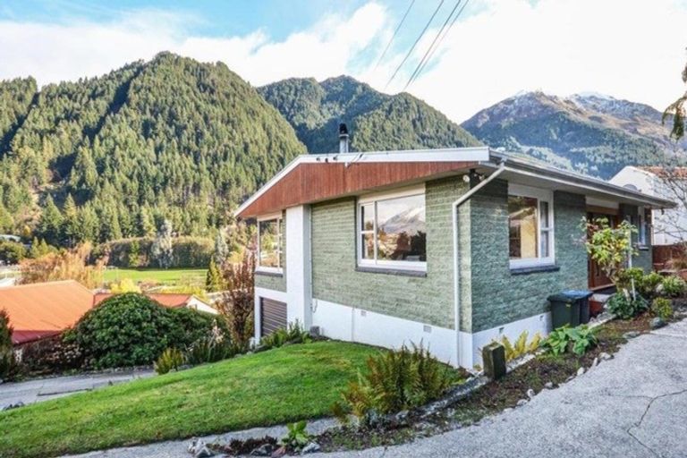 Photo of property in 6 Weaver Street, Queenstown, 9300