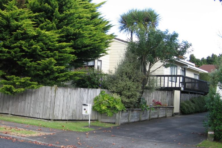 Photo of property in 16 Sikkim Crescent, Clover Park, Auckland, 2019