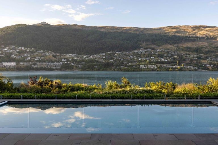Photo of property in 363 Peninsula Road, Kelvin Heights, Queenstown, 9300