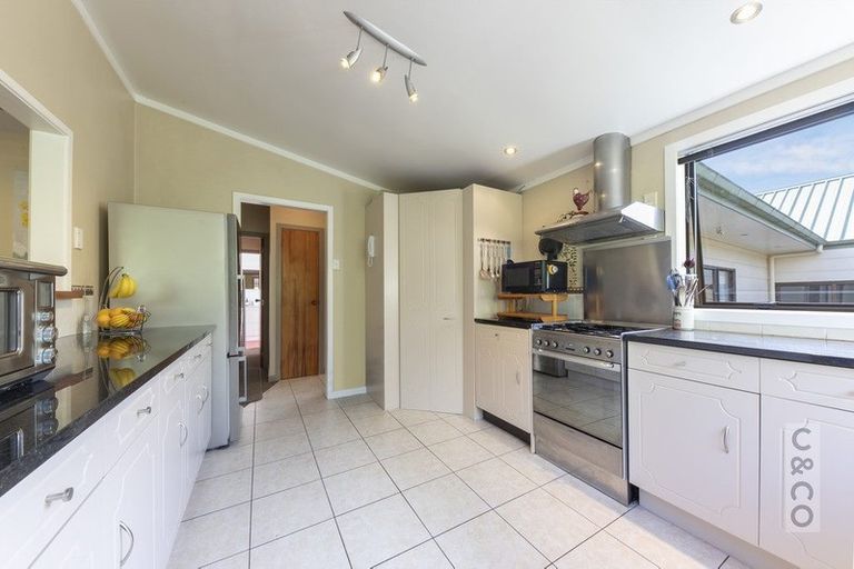 Photo of property in 18 Tapu Road, Huapai, Kumeu, 0810