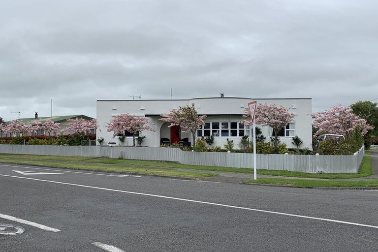 Photo of property in 2 Svenson Road, Waipukurau, 4200