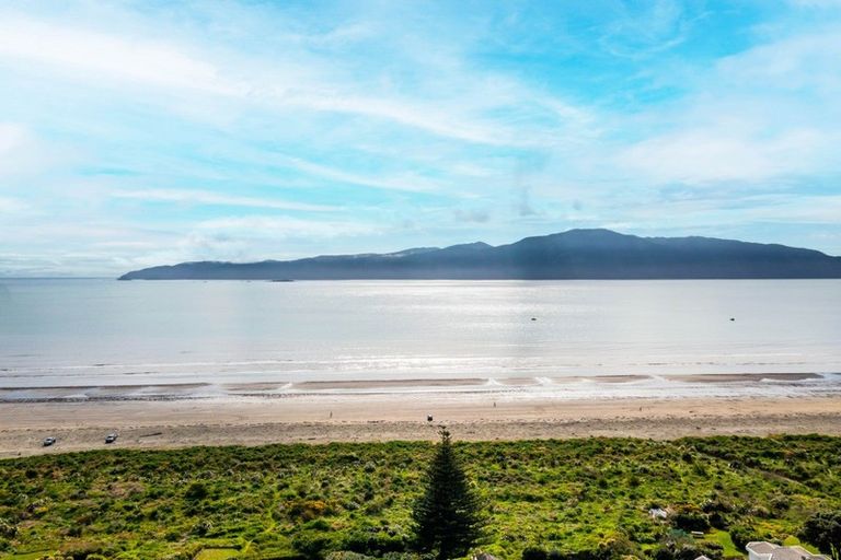 Photo of property in 14 Manly Street, Paraparaumu Beach, Paraparaumu, 5032