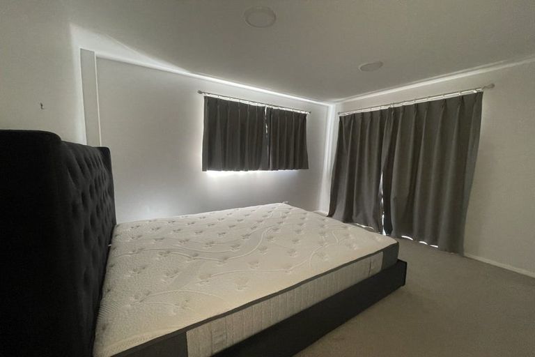 Photo of property in 24a Lyons Avenue, Murrays Bay, Auckland, 0630