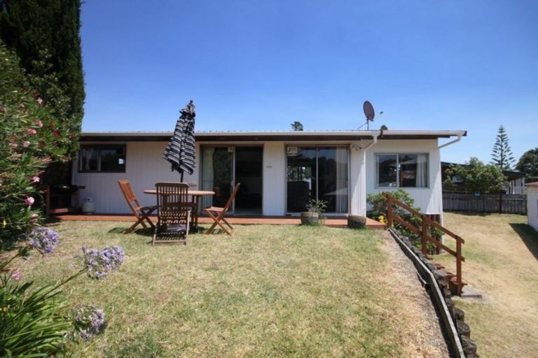 Photo of property in 17 Mccall Avenue, Pauanui, Hikuai, 3579