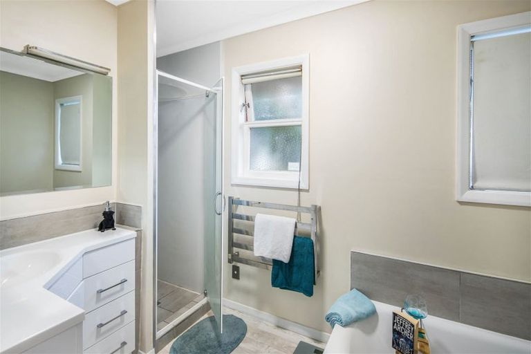 Photo of property in 102 Kenmore Street, Newlands, Wellington, 6037