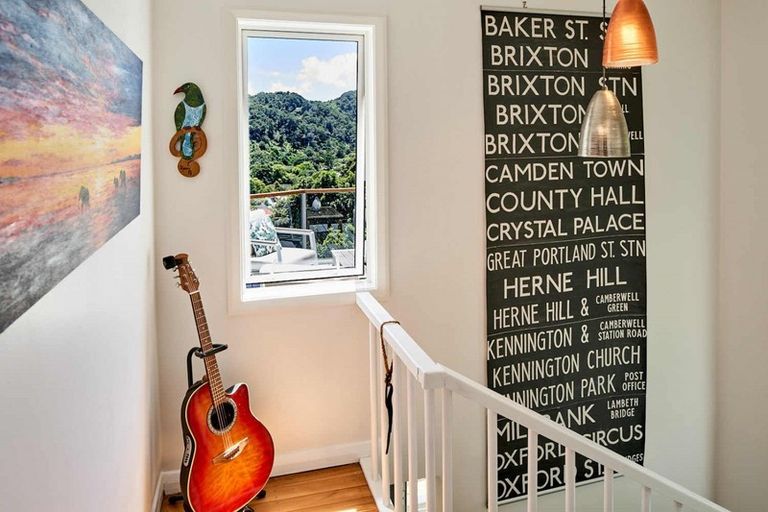 Photo of property in 35 Walter Road, Lowry Bay, Lower Hutt, 5013