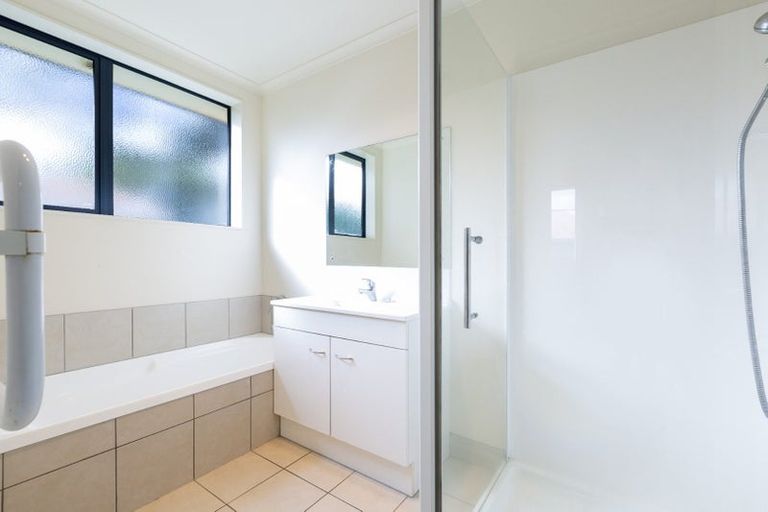 Photo of property in 12 Magnolia Drive, Waiuku, 2123