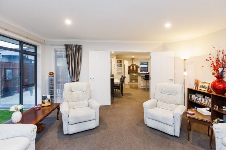 Photo of property in 14 Lorenzo Place, Kelvin Grove, Palmerston North, 4414