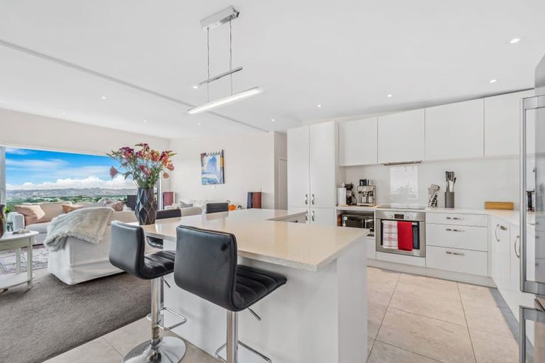 Photo of property in 87 Roberts Road, Matakatia, Whangaparaoa, 0930