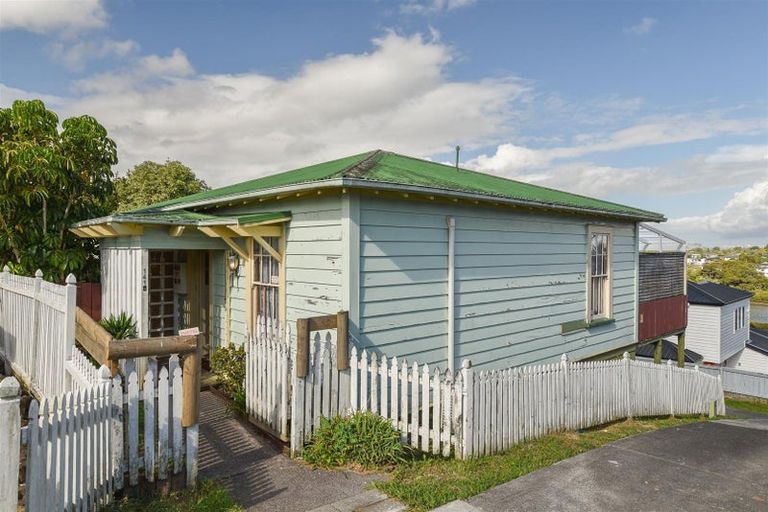 Photo of property in 4/141 Colwill Road, Massey, Auckland, 0614