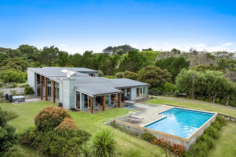 Photo of property in 923 Takatu Road, Tawharanui Peninsula, Warkworth, 0986