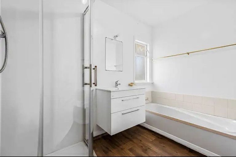 Photo of property in 2 Colman Avenue, Sockburn, Christchurch, 8042