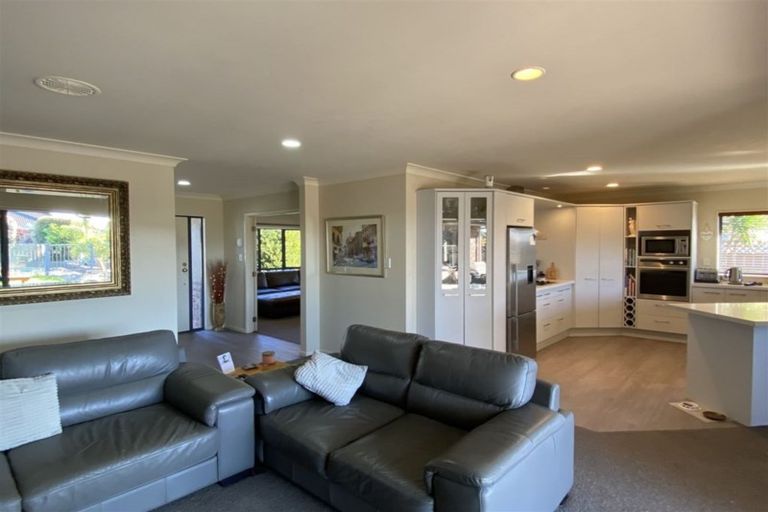 Photo of property in 2 Sunset Drive, Pukekohe, 2120