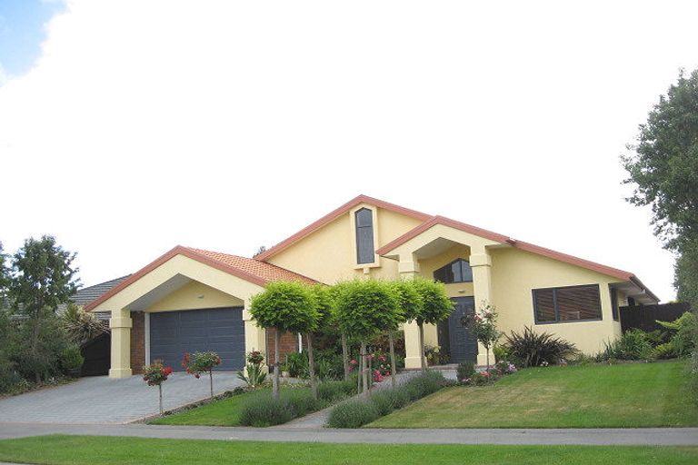 Photo of property in 17 Courtfield Close, Parklands, Christchurch, 8083