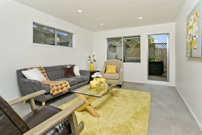 Photo of property in 356b East Coast Road, Sunnynook, Auckland, 0630