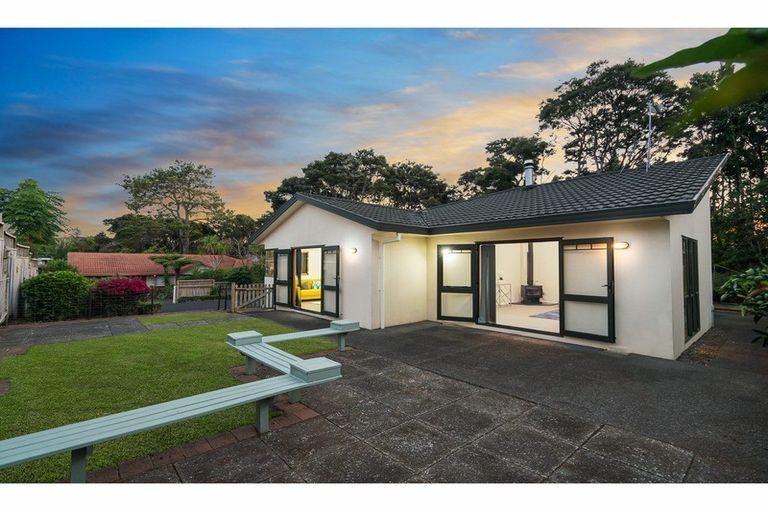Photo of property in 208b Glengarry Road, Glen Eden, Auckland, 0602