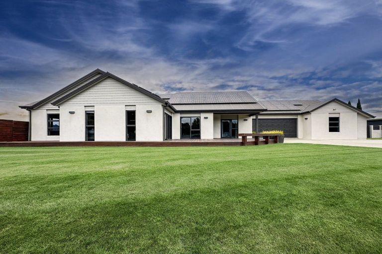 Photo of property in 1 Montgomery Crescent, Kinloch, Taupo, 3377