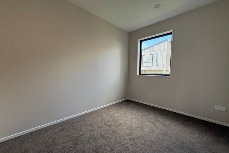 Photo of property in 16 Don Oliver Lane, Glen Eden, 0602