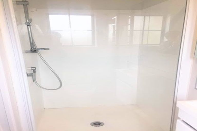 Photo of property in 8a Diosma Place, Botany Downs, Auckland, 2010