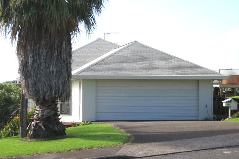 Photo of property in 126 Beach Road, Te Atatu Peninsula, Auckland, 0610