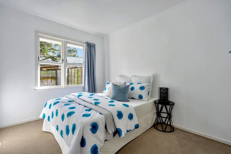 Photo of property in 60 Cobham Crescent, Kelston, Auckland, 0602