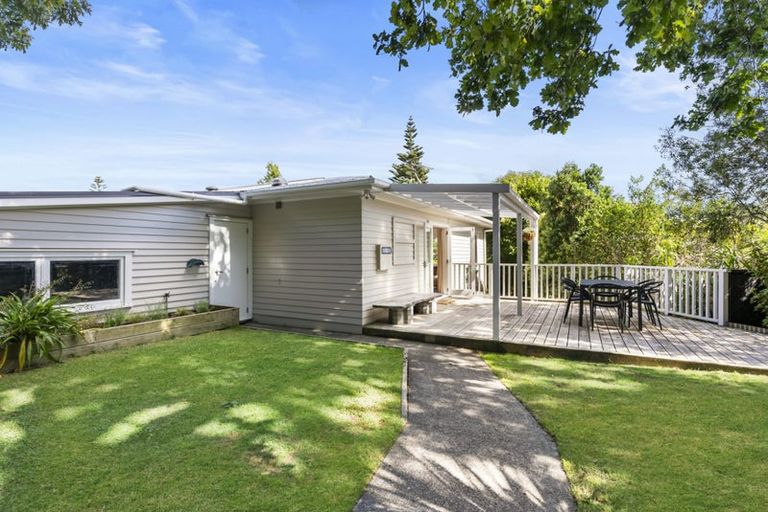 Photo of property in 8 Shanaway Rise, Hillcrest, Auckland, 0627
