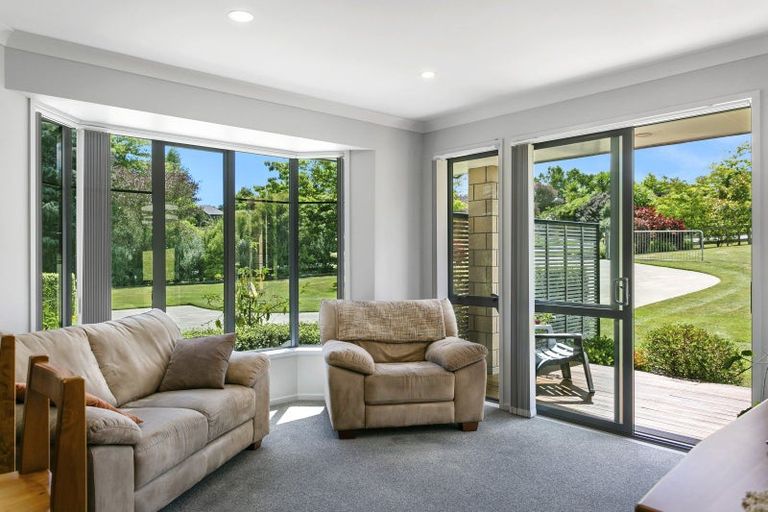 Photo of property in 18 Loch Views Road, Acacia Bay, Taupo, 3385