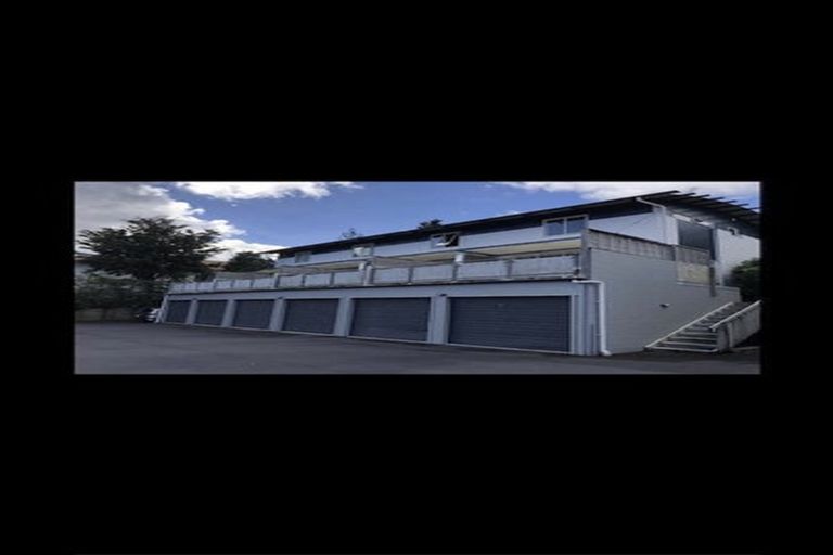 Photo of property in 2f/20 Ian Marwick Place, Birkenhead, Auckland, 0626