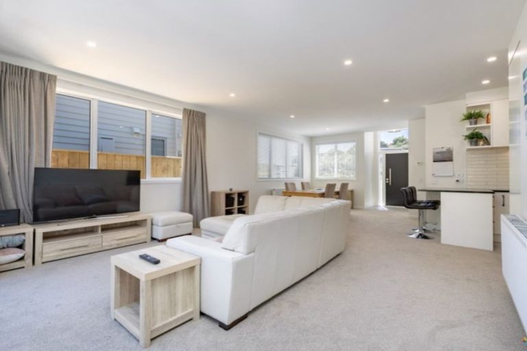 Photo of property in 8 Glide Lane, Whitby, Porirua, 5024