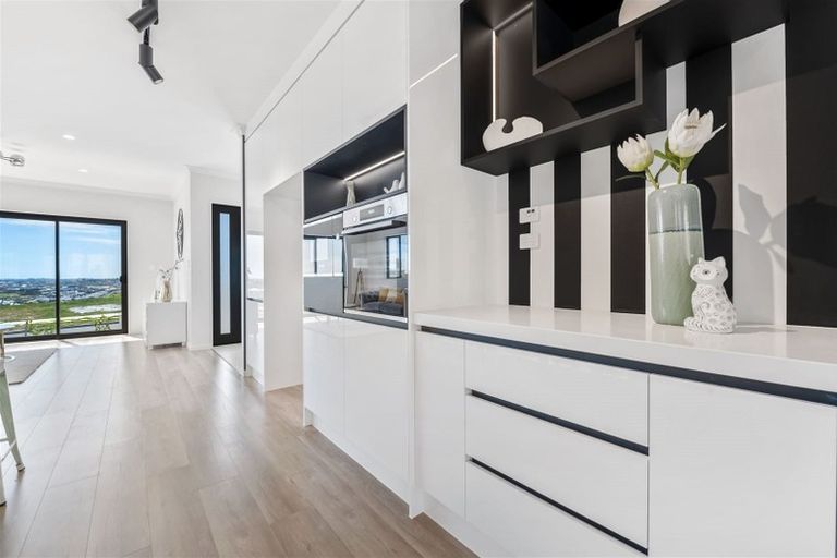 Photo of property in 3 Elevation Street, Flat Bush, Auckland, 2019