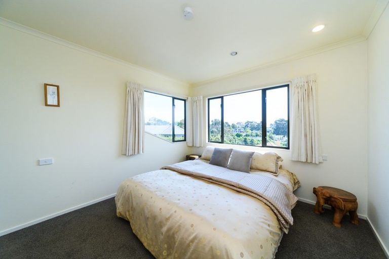 Photo of property in 5 The Strand, Fitzherbert, Palmerston North, 4410