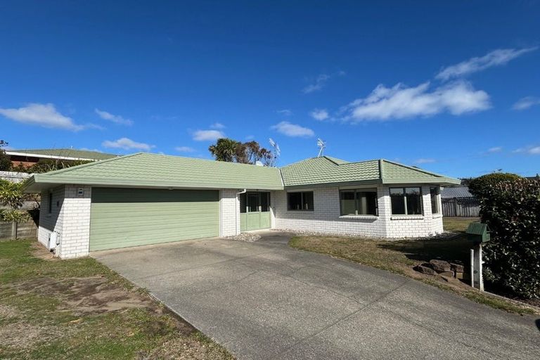Photo of property in 135 Realm Drive, Paraparaumu, 5032