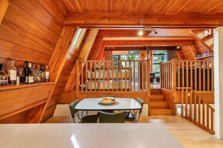 Photo of property in 36 Titirangi Beach Road, Titirangi, Auckland, 0604