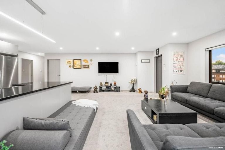 Photo of property in 9 View Road, Mangere, Auckland, 2022