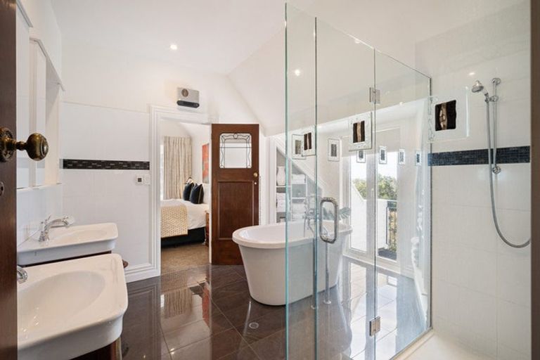 Photo of property in 5 Macmillan Avenue, Cashmere, Christchurch, 8022