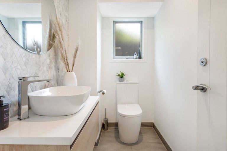 Photo of property in 100 Beach Road, Mellons Bay, Auckland, 2014