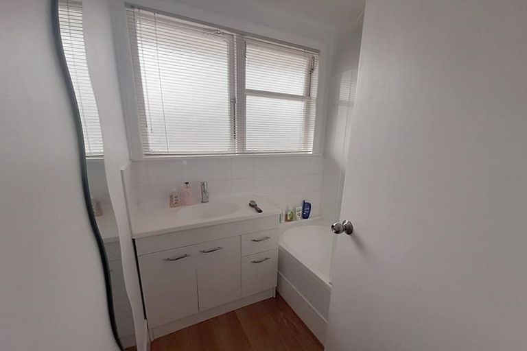 Photo of property in 11 Windrush Close, Mangere, Auckland, 2022