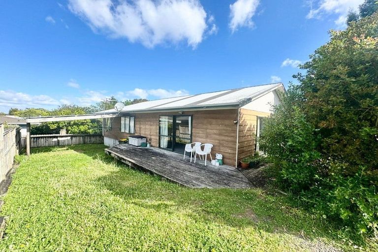 Photo of property in 28 Stottholm Road, Titirangi, Auckland, 0604