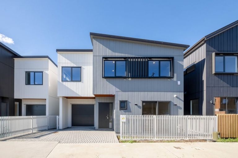 Photo of property in 37 Taipahitini Road, Rosehill, 2113