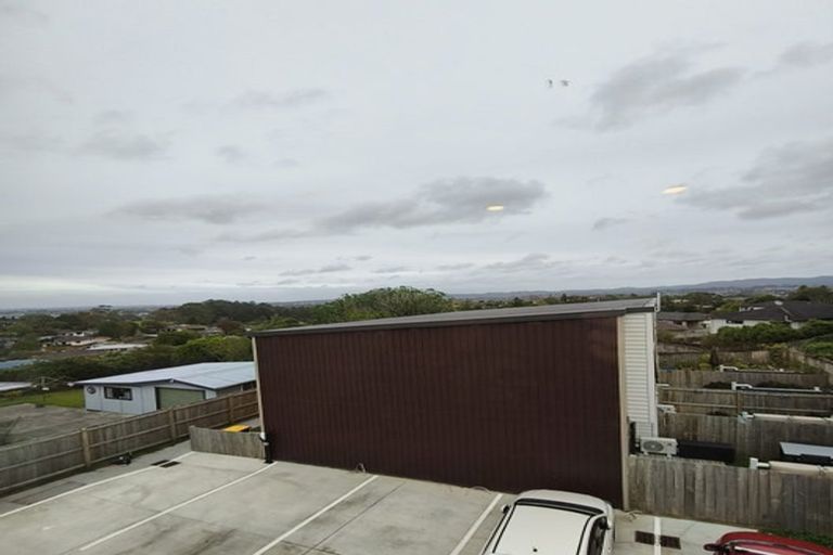 Photo of property in 1/9 Donovan Avenue, Massey, Auckland, 0614