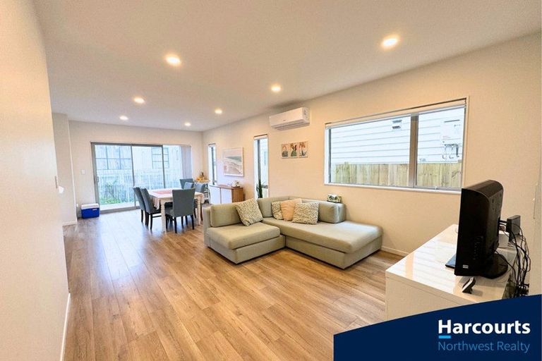 Photo of property in 13 Houhora Street, Westgate, Auckland, 0814