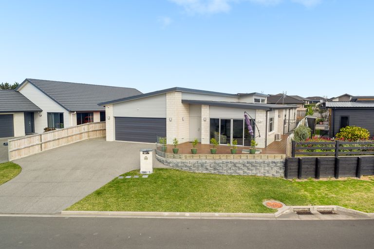 Photo of property in 4 Benmore Crescent, Pyes Pa, Tauranga, 3112