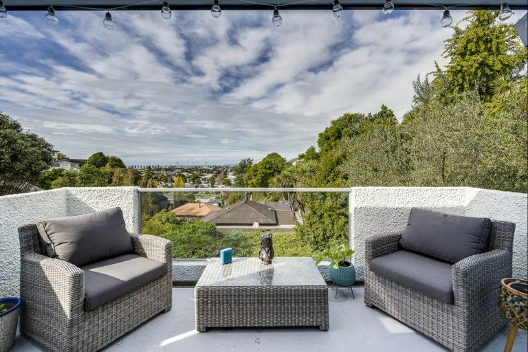 Photo of property in 16 Lucknow Terrace, Hospital Hill, Napier, 4110