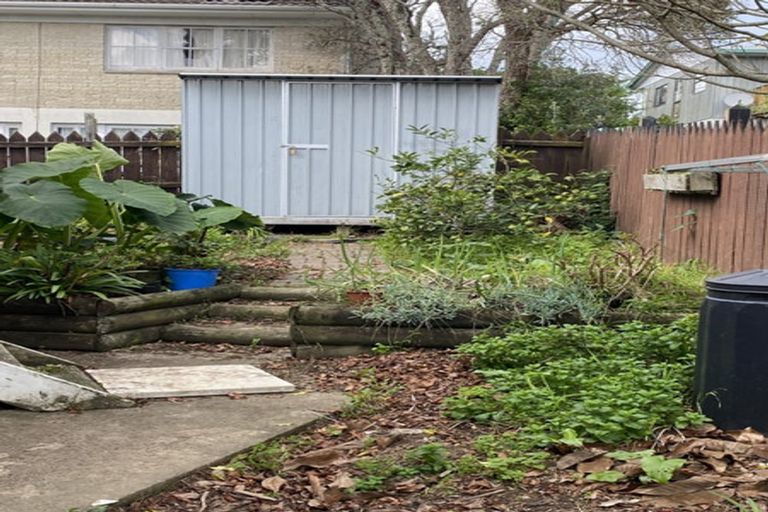 Photo of property in 2/138 Sunset Road, Unsworth Heights, Auckland, 0632