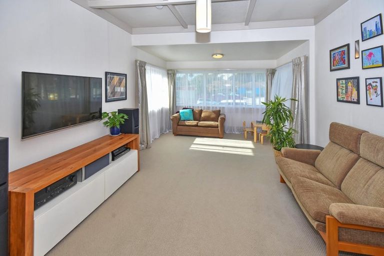 Photo of property in 27 Kenderdine Road, Papatoetoe, Auckland, 2025