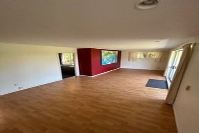 Photo of property in 52 Peter Terrace, Castor Bay, Auckland, 0620