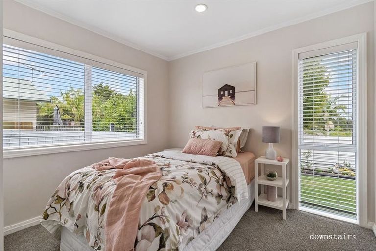 Photo of property in 2/862 East Coast Road, Northcross, Auckland, 0630