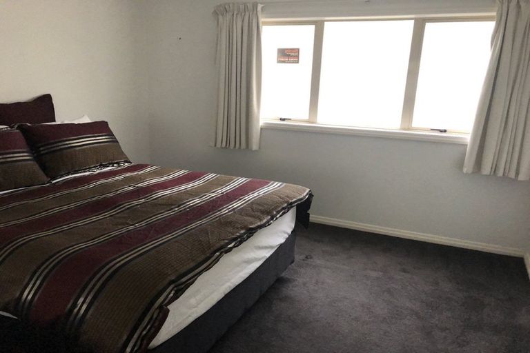 Photo of property in 1/25 Churchill Road, Murrays Bay, Auckland, 0630