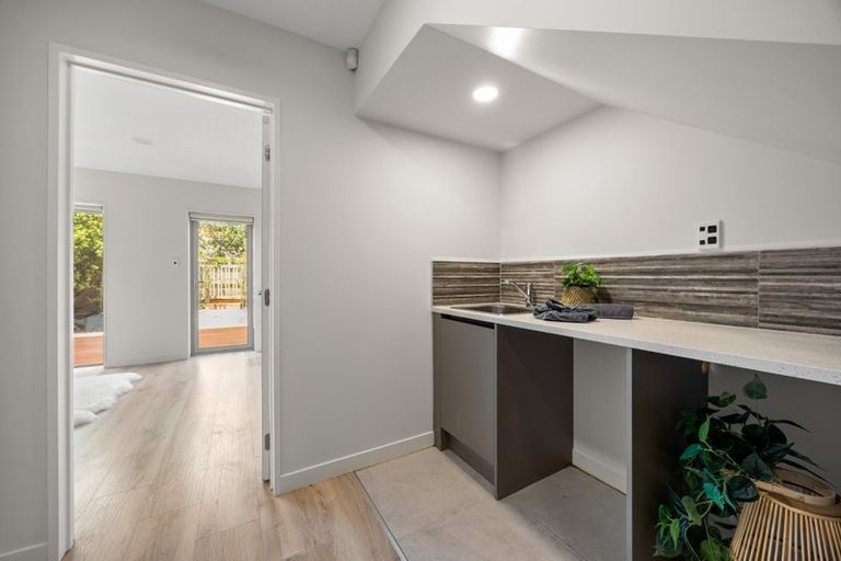 Photo of property in 4 Meritage Lane, Te Atatu South, Auckland, 0610