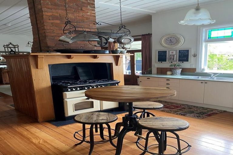 Photo of property in 10 Rawhiti Street, Vogeltown, New Plymouth, 4310